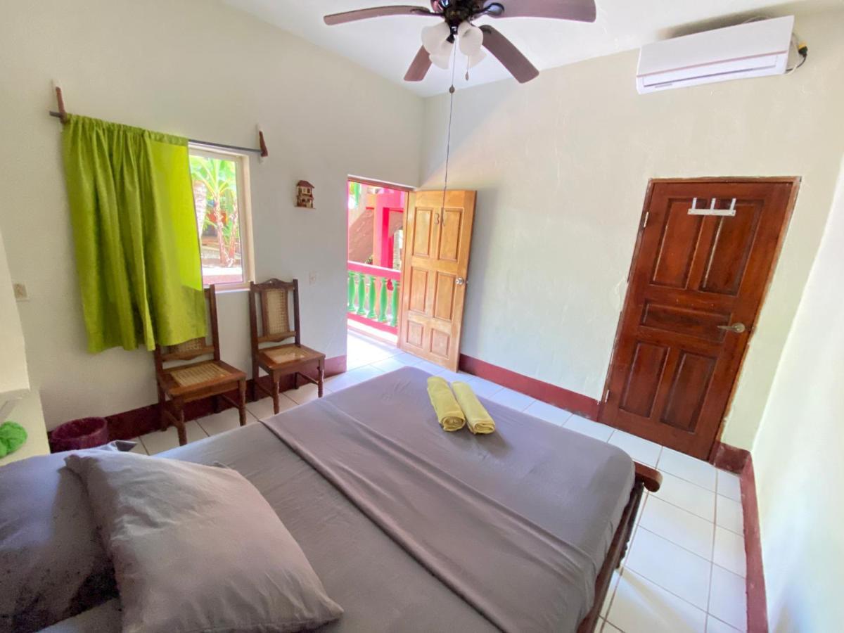 Las Palmeras Oceanview Hotel And Dive Center Ilhas do Milho Exterior foto